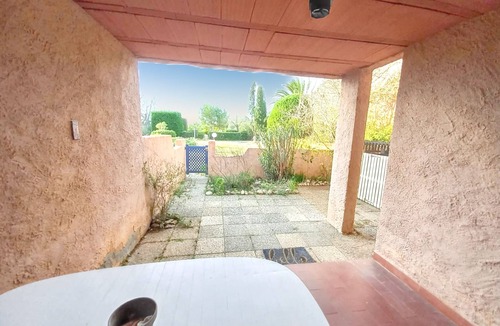 Fitou Apartment | Homerez - Charming apartment in Fitou with shared pool - 36 m²