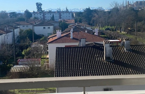 Auch Apartment | Homerez - Charming Apartment in Auch - 80 m² with Balcony