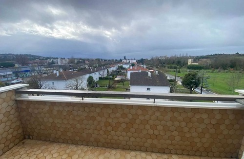 Auch Apartment | Homerez - Charming Apartment in Auch - 80 m² with Balcony