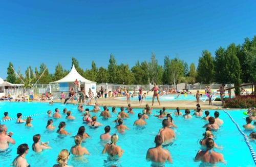 Vias House | Homerez - Charming bungalow near Vias with shared pool