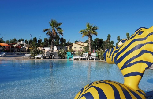 Vias House | Homerez - Charming bungalow near Vias with shared pool