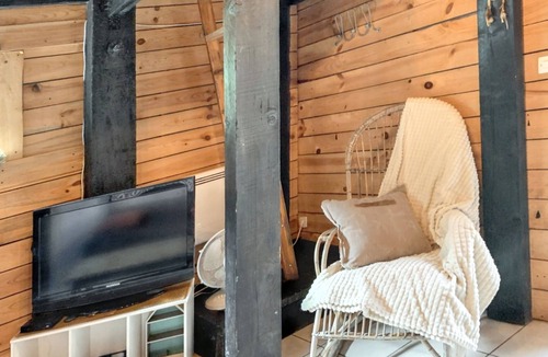 Sanguinet Ski Chalet | Homerez - Charming Chalet in Sanguinet with Garden and Terrace