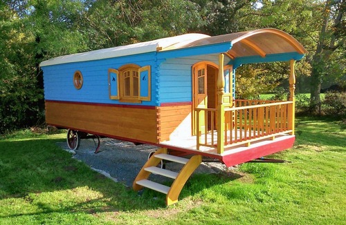 Saint-Pardoux House | Homerez - Charming Bungalow in Saint-Pardoux with Pool