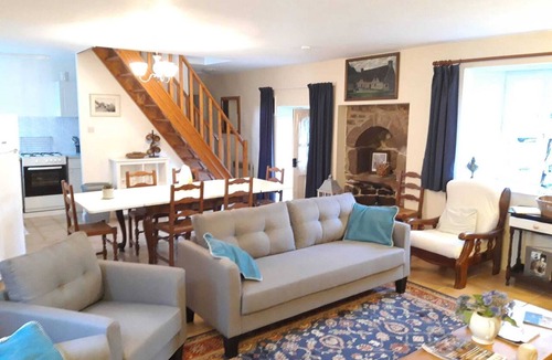 Langoelan House | Homerez - Charming house in Langoëlan with shared pool