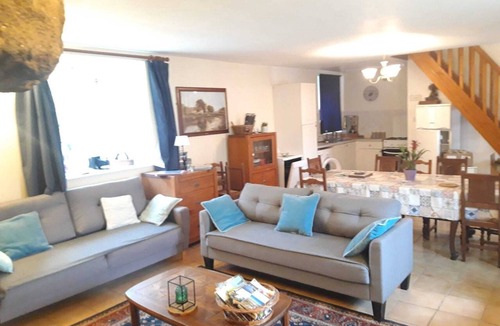 Langoelan House | Homerez - Charming house in Langoëlan with shared pool