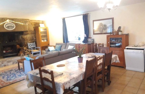 Langoelan House | Homerez - Charming house in Langoëlan with shared pool