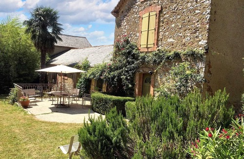 Massaguel House | Homerez - Charming House in Massaguel with Garden and Shared Pool.