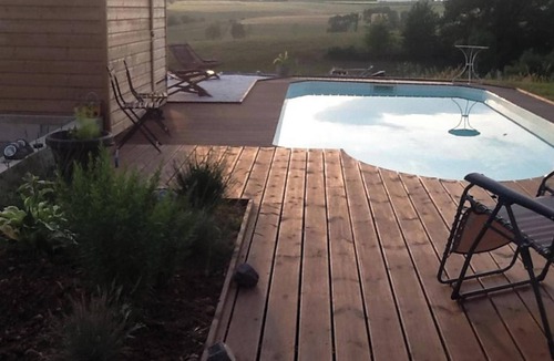 Chateney House | Homerez - Charming House in Châteney with Shared Pool