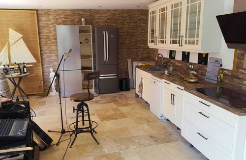 Chauffry House | Homerez - Charming house in Chauffry with pool and jacuzzi