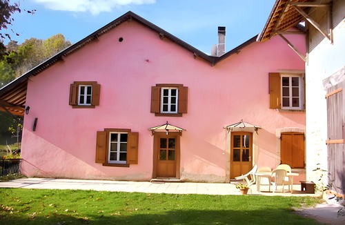 Chirens House | Homerez - Charming House in Chirens with Enclosed Garden