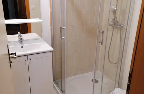 Taintrux House | Homerez - Charming house in Taintrux village with garden