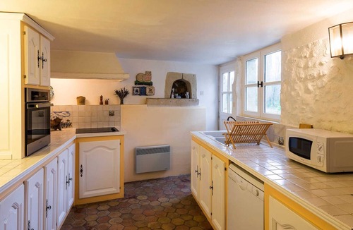 Valaurie House | Homerez - Charming house in Valaurie with shared pool.