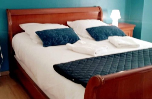 Vasles House | Homerez - Charming house in Vasles with private garden