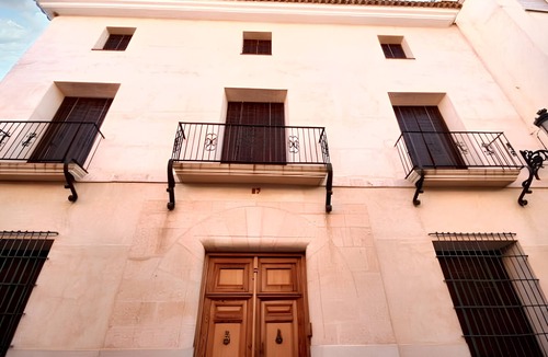 Ayora House | Homerez - Charming House in Ayora + Terrace