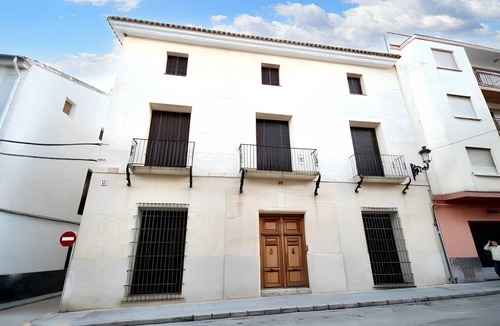 Ayora House | Homerez - Charming House in Ayora + Terrace