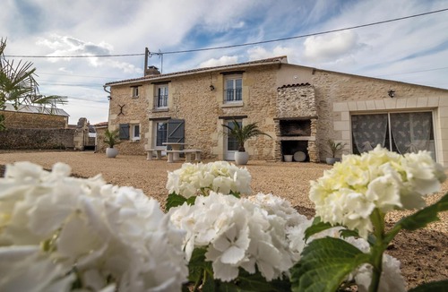 Arcay House | Homerez - Charming House in Arçay, Jacuzzi Included