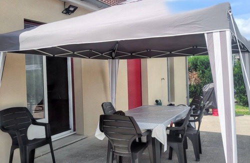 Sully House | Homerez - Charming House in Sully with Mountain View