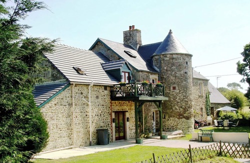 Nehou House | Homerez - Charming house with shared pool in Nehou