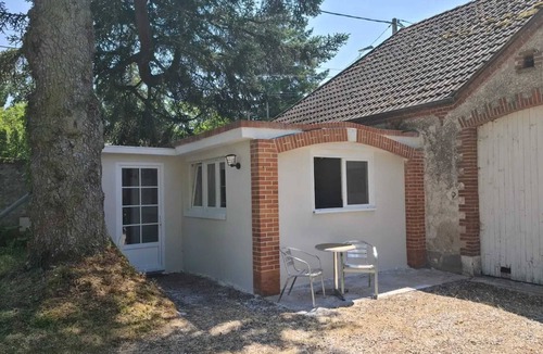 Saint-Ay Apartment | Homerez - Charming studio in Saint-Ay