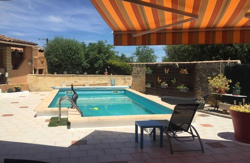 Sernhac Apartment | Homerez - Charming studio with shared pool in Sernhac - 30 m²