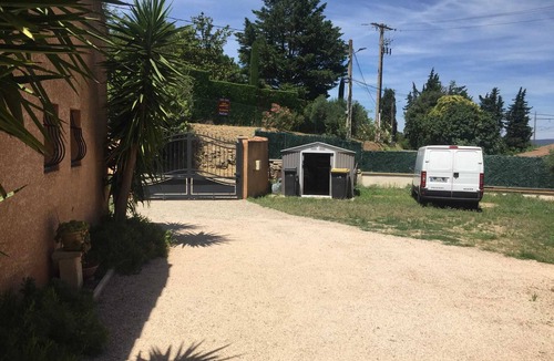 Sernhac Apartment | Homerez - Charming studio with shared pool in Sernhac - 30 m²