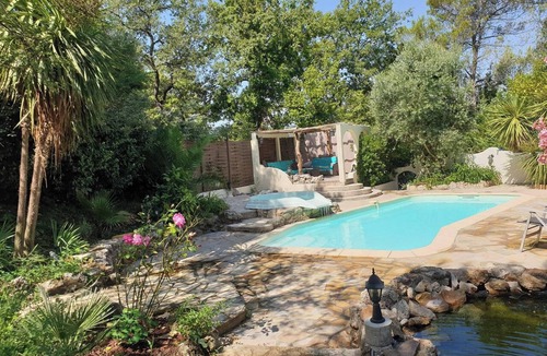 Neoules Villa | Homerez - Charming Villa in Néoules with Private Pool