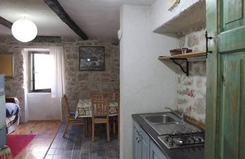 Betina Apartment | Homerez - Comfortable Apartment in Betina