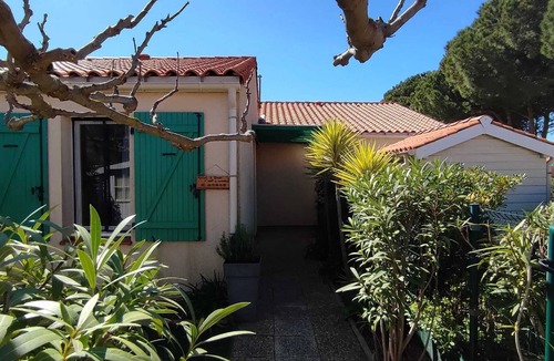 Torreilles House | Homerez - Comfortable House in Torreilles with Private Garden