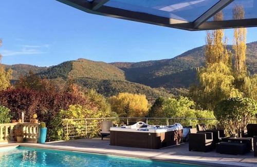 Walbach House | Homerez - Comfortable House in Walbach with Private Pool