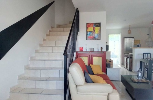 Lunel House | Homerez - Comfortable House in Lunel with Terrace and Air Conditioning