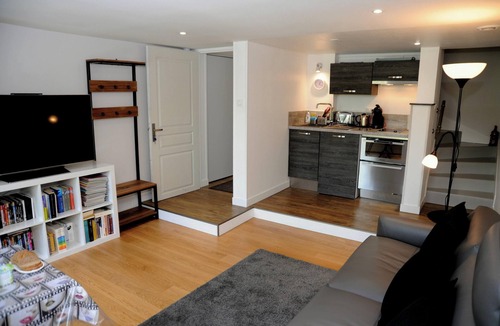 Cognac Apartment | Homerez - Contemporary flat in Cognac