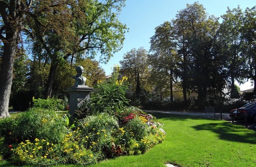 Cognac Apartment | Homerez - Contemporary flat in Cognac