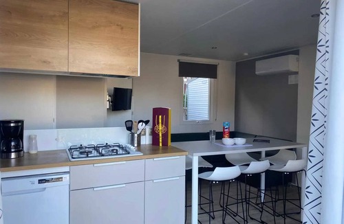 Vendres House | Homerez - Cosy Bungalow in Vendres with Shared Pool