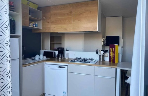 Vendres House | Homerez - Cosy Bungalow in Vendres with Shared Pool