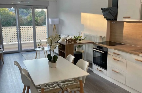 Chartres Apartment | Homerez - Cozy apartment in Chartres 52 m² balcony