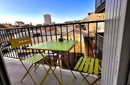 Barriere Saint Marc Apartment | Homerez - Cozy Apartment in Orléans 28 m² with Balcony