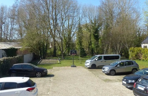 Amiens Apartment | Homerez - Cozy apartment in Amiens with garden