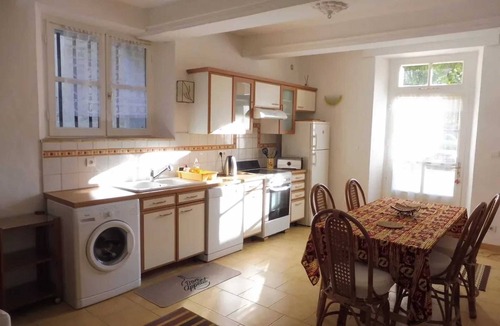 Uzes Apartment | Homerez - Cozy Apartment in Uzès 85 m² with Terrace