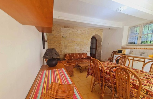 Uzes Apartment | Homerez - Cozy Apartment in Uzès 85 m² with Terrace