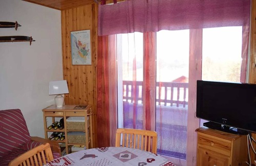 Eyne 2600 Apartment | Homerez - Cozy Apartment with Mountain Views
