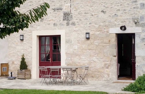 Chamant House | Homerez - Cozy House Near Chamant with Garden and Terrace