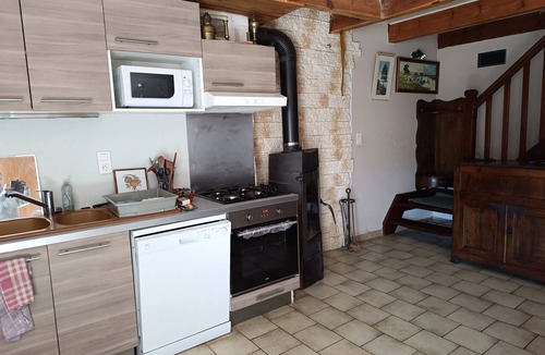 Veyreau House | Homerez - Cozy House with Balcony and Mountain View
