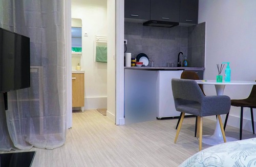 Les Noyers Apartment | Homerez - Cozy Studio in Pontoise - 25 sqm