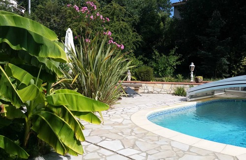 Gaujac Apartment | Homerez - Cozy Studio in Gaujac with Shared Pool