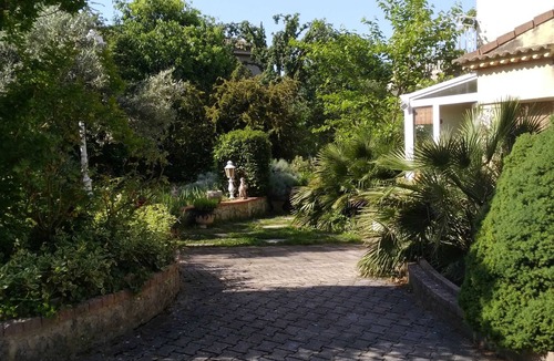 Gaujac Apartment | Homerez - Cozy Studio in Gaujac with Shared Pool