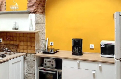 Villalier House | Homerez - Elegant House in Villalier with Garden and Jacuzzi