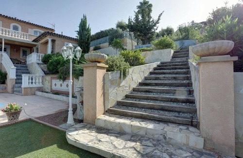 Frejus Villa | Homerez - Elegant Villa in Fréjus, Private Pool