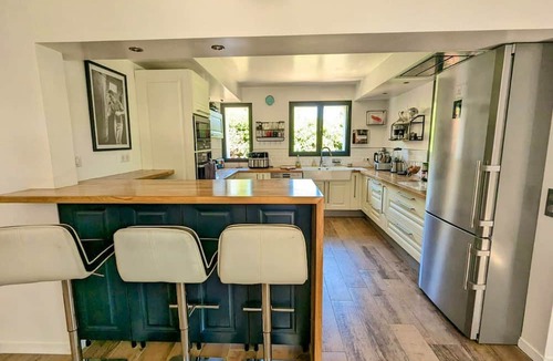 Parmain Villa | Homerez - Elegant villa with a private pool in Parmain