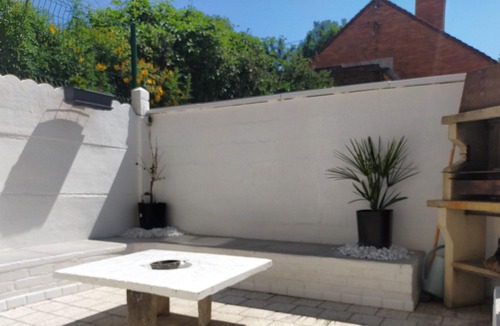 Lens House | Homerez - Exceptional house with garden and balcony
