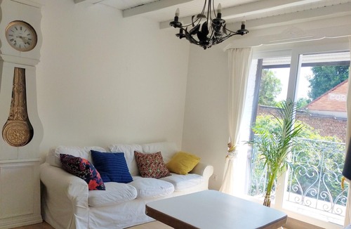 Lens House | Homerez - Exceptional house with garden and balcony
